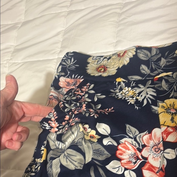 Navy Wide Leg Pants with Floral Pattern and Pockets - Picture 2 of 13